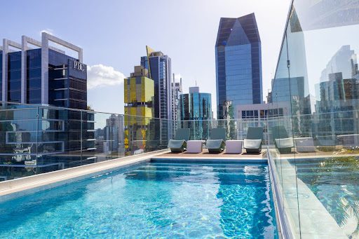 Vive el lujo frente al mar: cómo elegir tu apartamento frente a la playa en Panamá